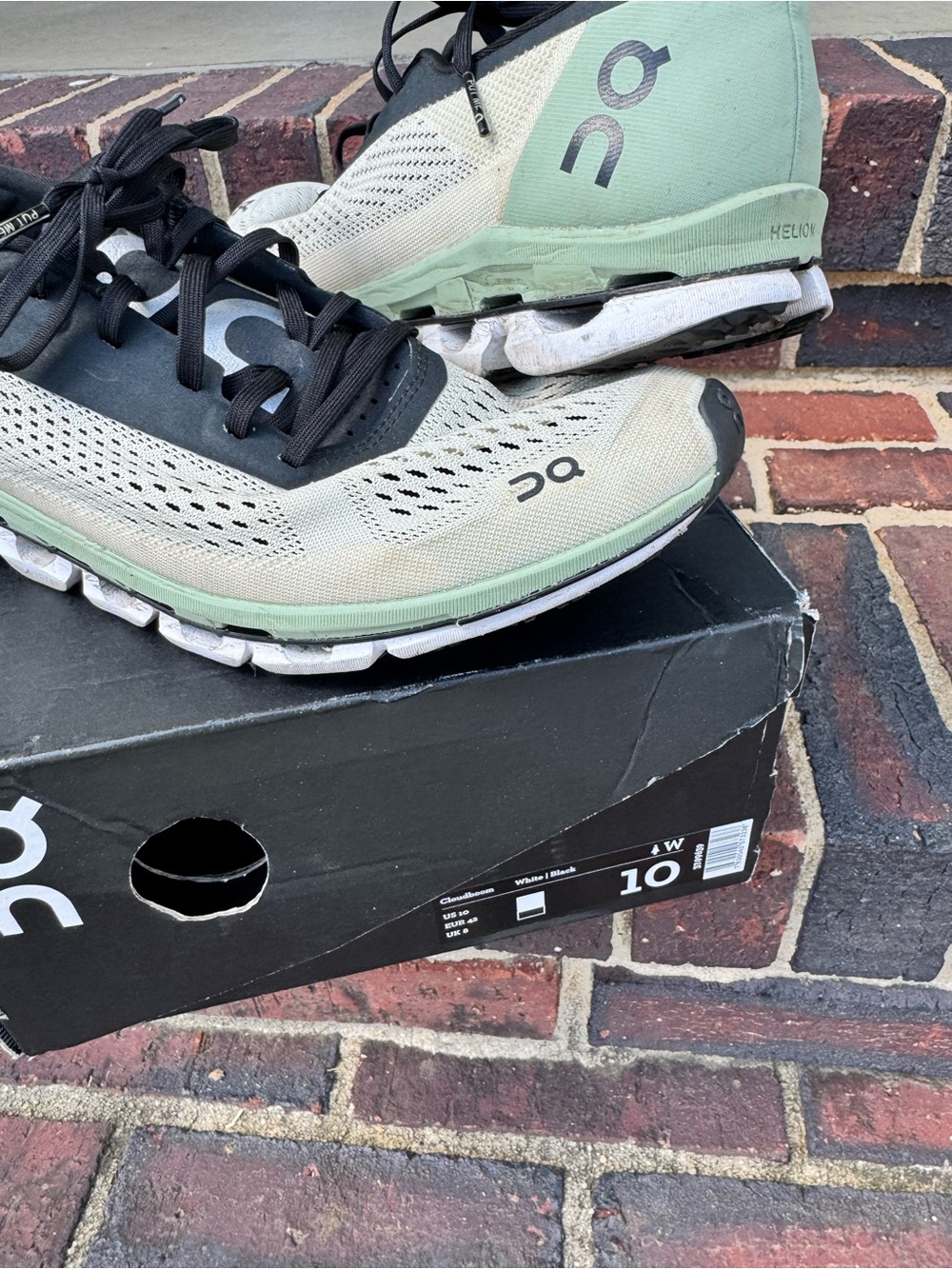 On Running Men’s Cloudstratus Shoes - Mint Green and Black